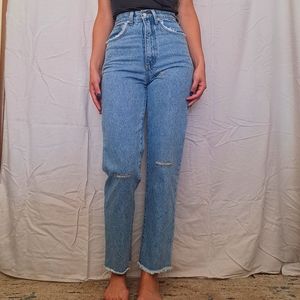 High waisted vintage jeans